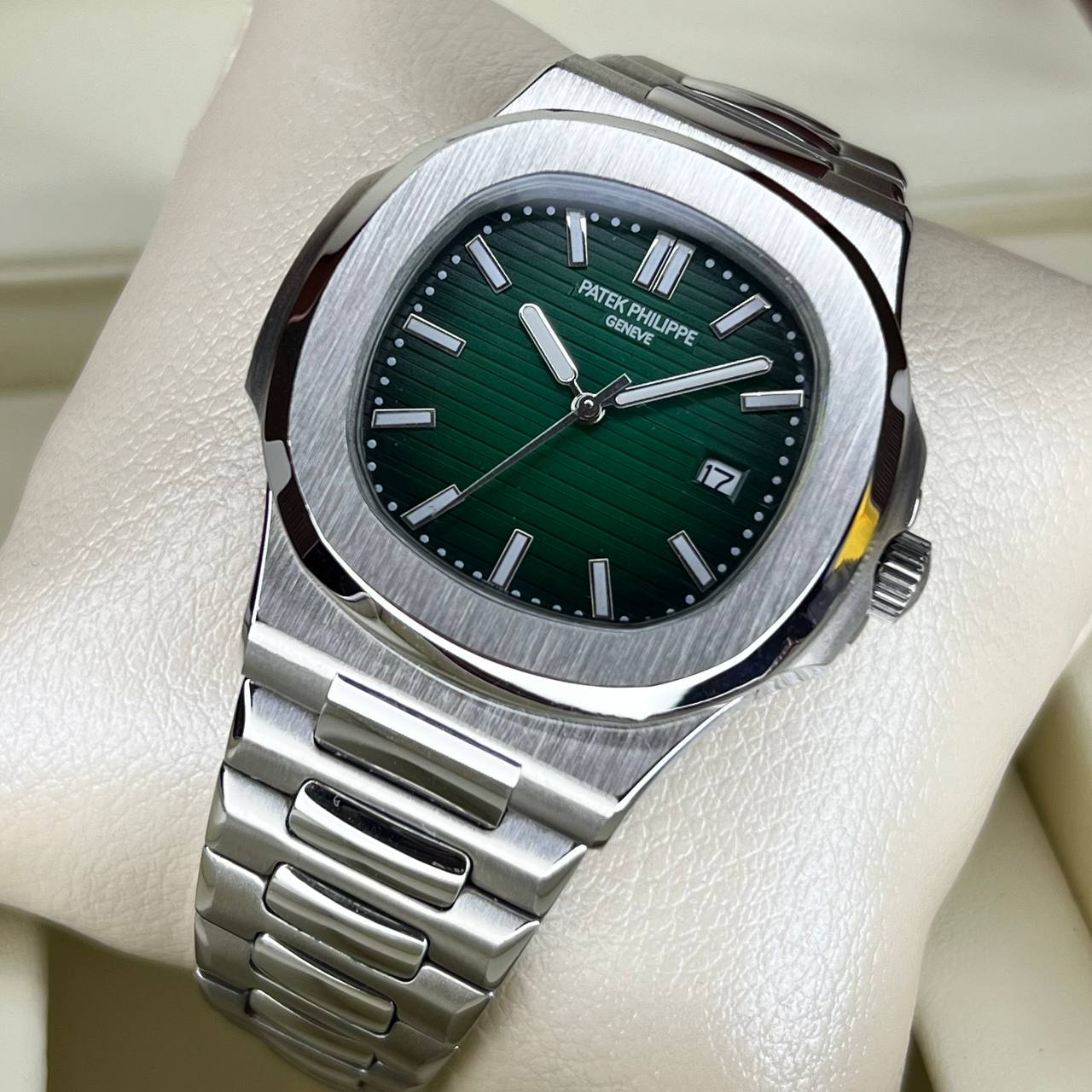 ساعت مچی مردانه پتک فیلیپ رنگ سیلور صفحه سبز با گارانتی Patek Philippe Nautilus 4569