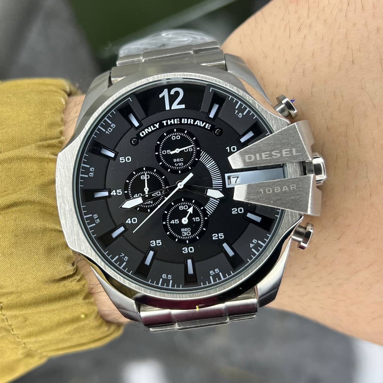 ساعت دیزل شاخدار نقره ای صفحه مشکی اورجینال مدل DZ-4360