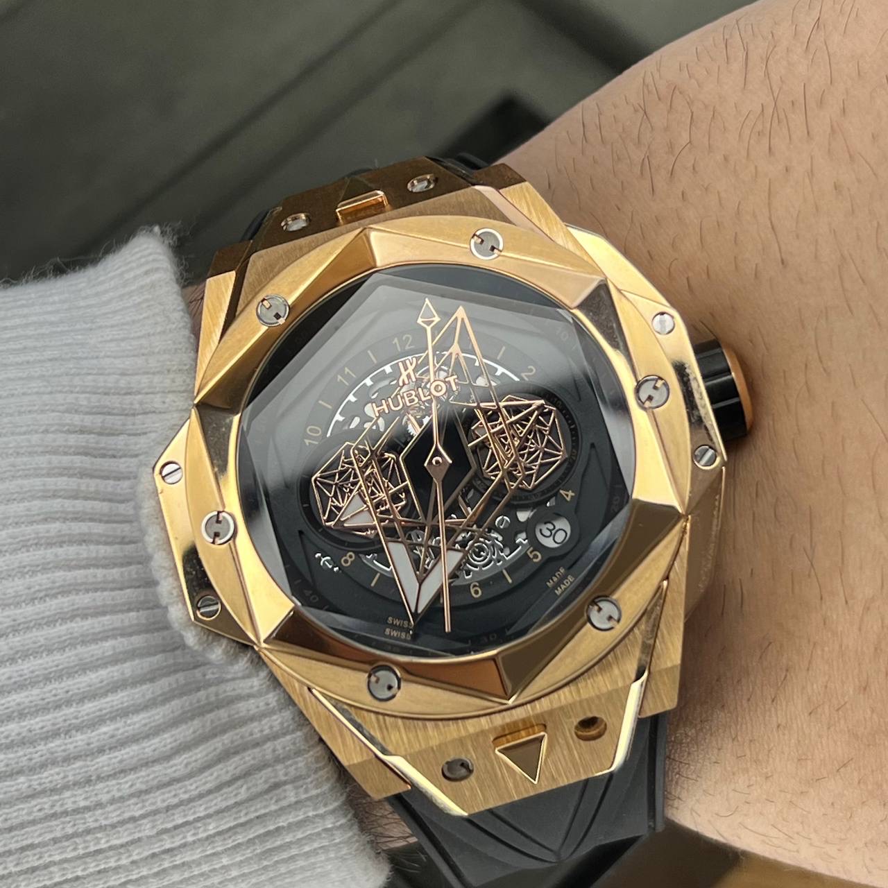 ساعت مچی هابلوت کهکشانی مدل 1258421 طلایی بند مشکی